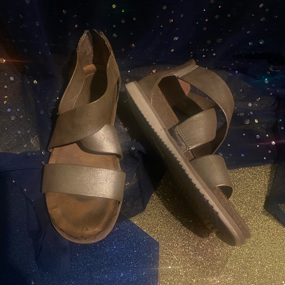 EUROSOFT GOLD LEATHER SHIMMERY GLAM GLADIATOR Sandals FLAWED GORG